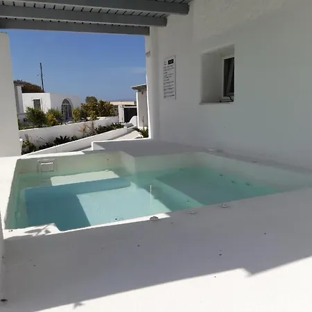 Sea Paradise Villas - Seaside & Private Jacuzzi Oia  Exterior photo
